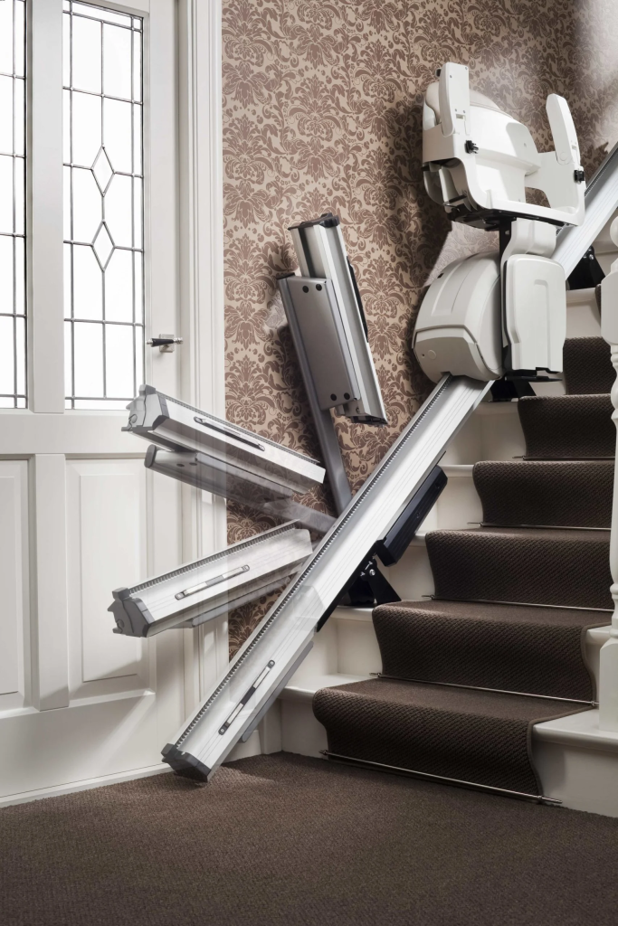 Silla Salvaescaleras salvando el espacio de la puerta. Home Glide
